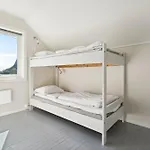 Valen House, Reine