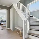 Valen House, *