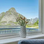 Valen House, * Reine