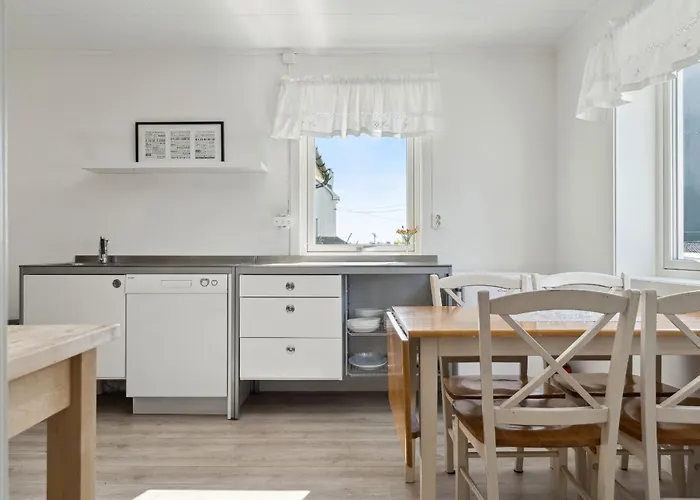 Semesterbostad Valen House, Reine