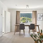 Valen House, *