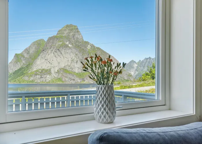 Valen House, * Reine